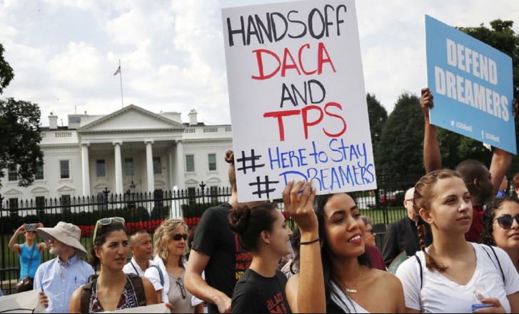 Tribunal federal evita que Trump elimine protección del DACA a inmigrantes