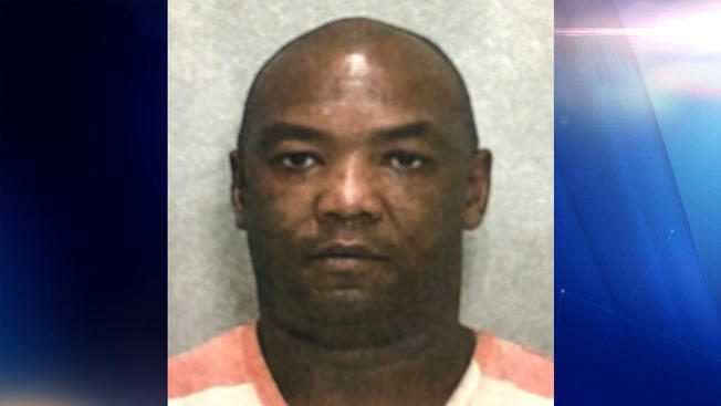 Hombre intenta suicidarse tras matar a su expareja en Walmart de Florida