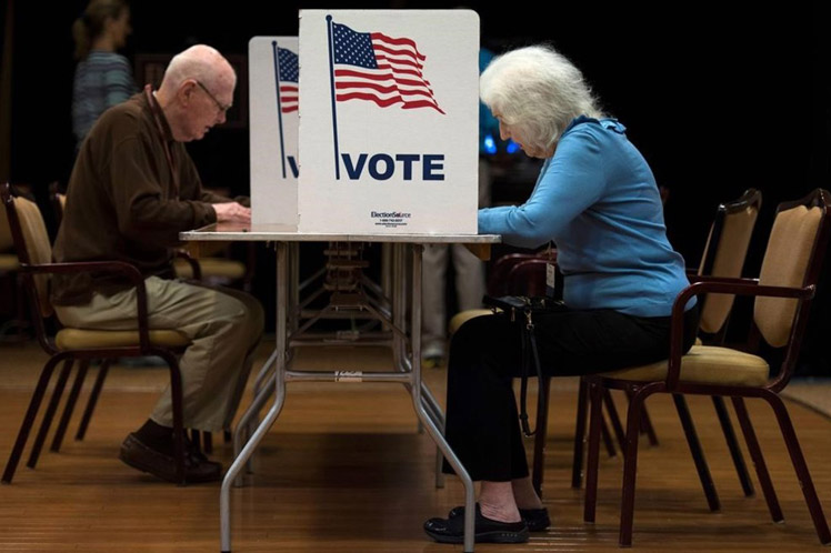 Florida amplió hasta este martes el plazo para el registro de votantes