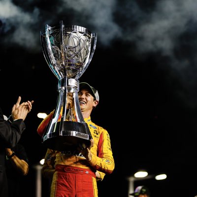 Joey Logano ganó en Homestead y se coronó campeón de la NASCAR
