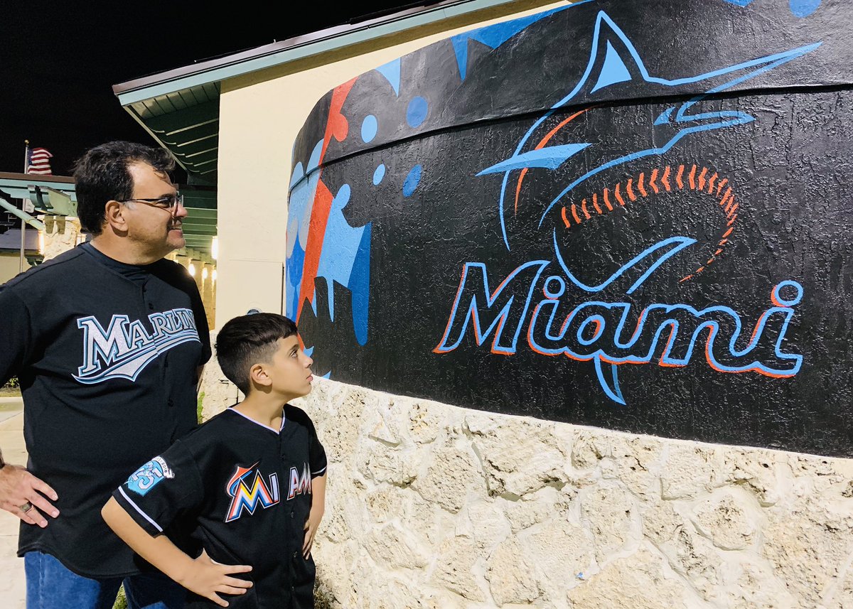 Marlins exhiben nuevo logo ante residentes de Miami