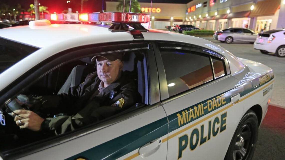 Operativo Grinch Busters: policía de Miami -Dade enfila baterías contra la delincuencia estas vacaciones