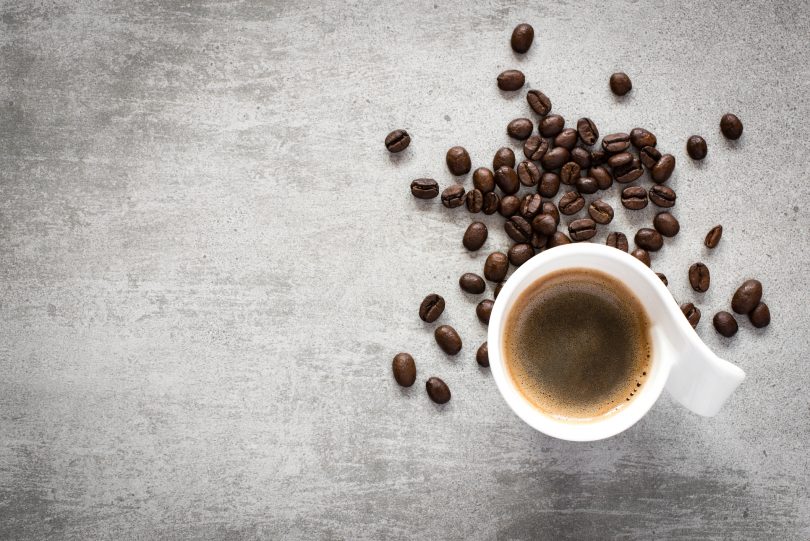 Beber varias tazas de café al día disminuye la posibilidad de contraer cálculos biliares