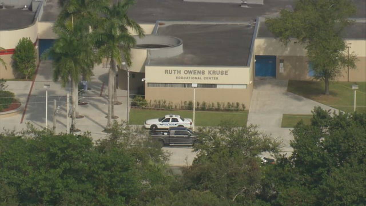 Cierre preventivo de escuela de Miami se produjo tras reporte de disparos en parque aledaño