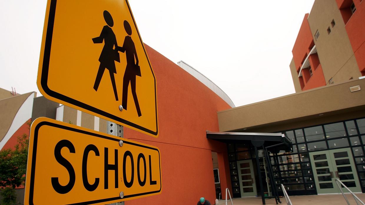 Distritos escolares reaccionan al plan estatal para reabrir escuelas