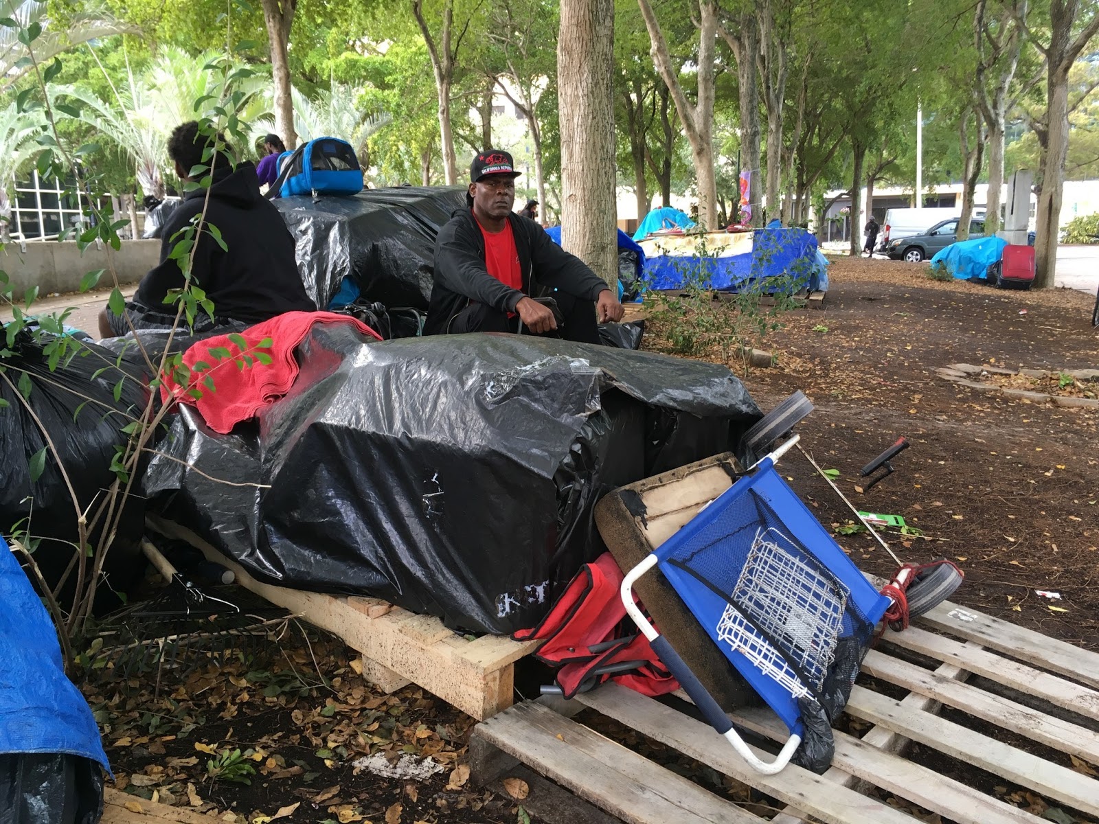 Fort Lauderdale cierra campamento de personas sin hogar