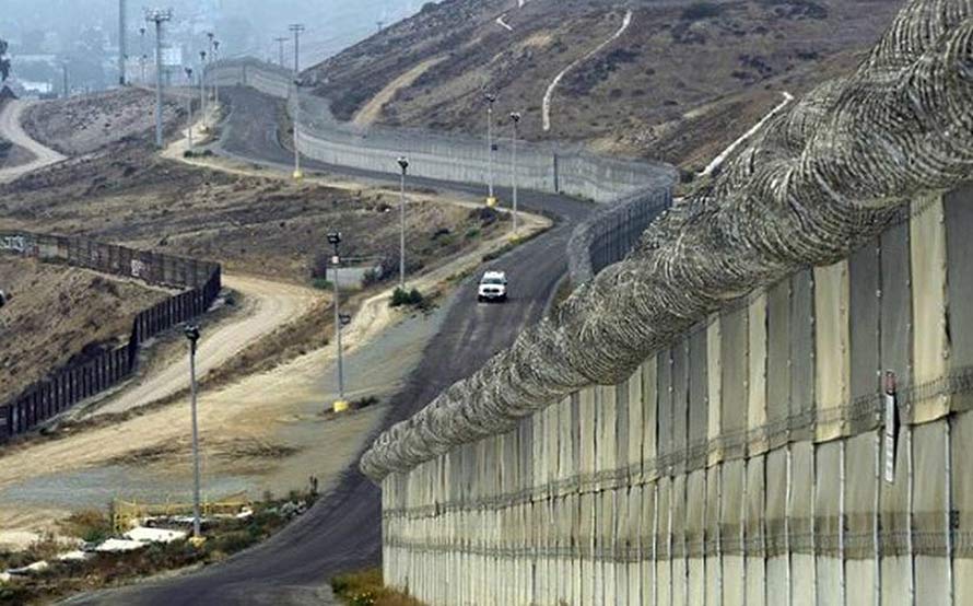 Planean aumentar 10% las tarifas migratorias para costear los gastos de la construcción del muro en la frontera