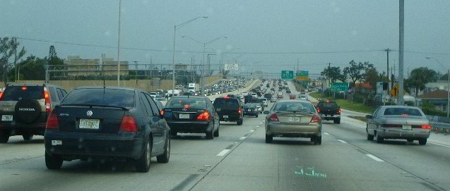 15 carros baleados en autopistas del sur de Florida