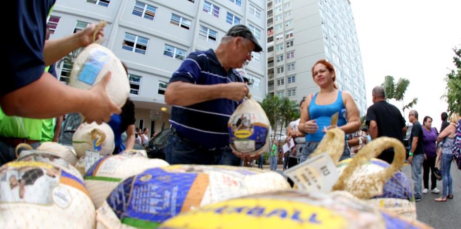 Comisionado de Miami-Dade entregó más de 500 pavos a residentes necesitados para celebrar el Día de Acción de Gracias