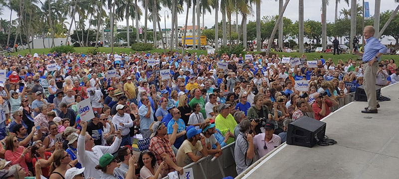 Músico Jimmy Buffett se alinea con los demócratas durante evento en West Palm Beach