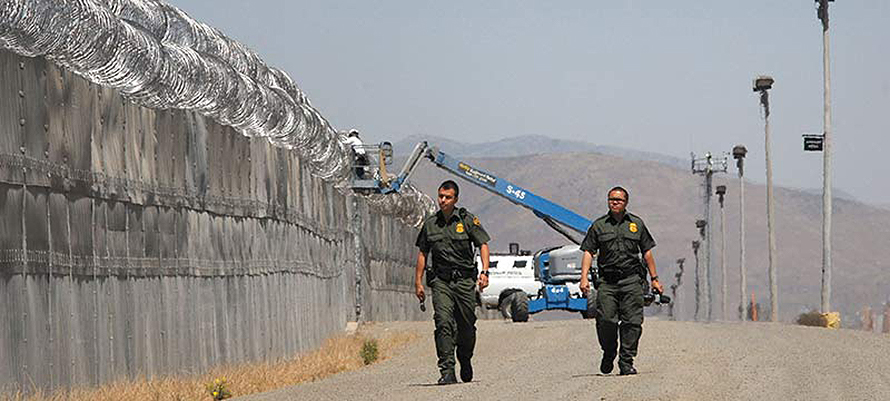 EEUU  prorroga restricciones fronterizas con México y Canadá