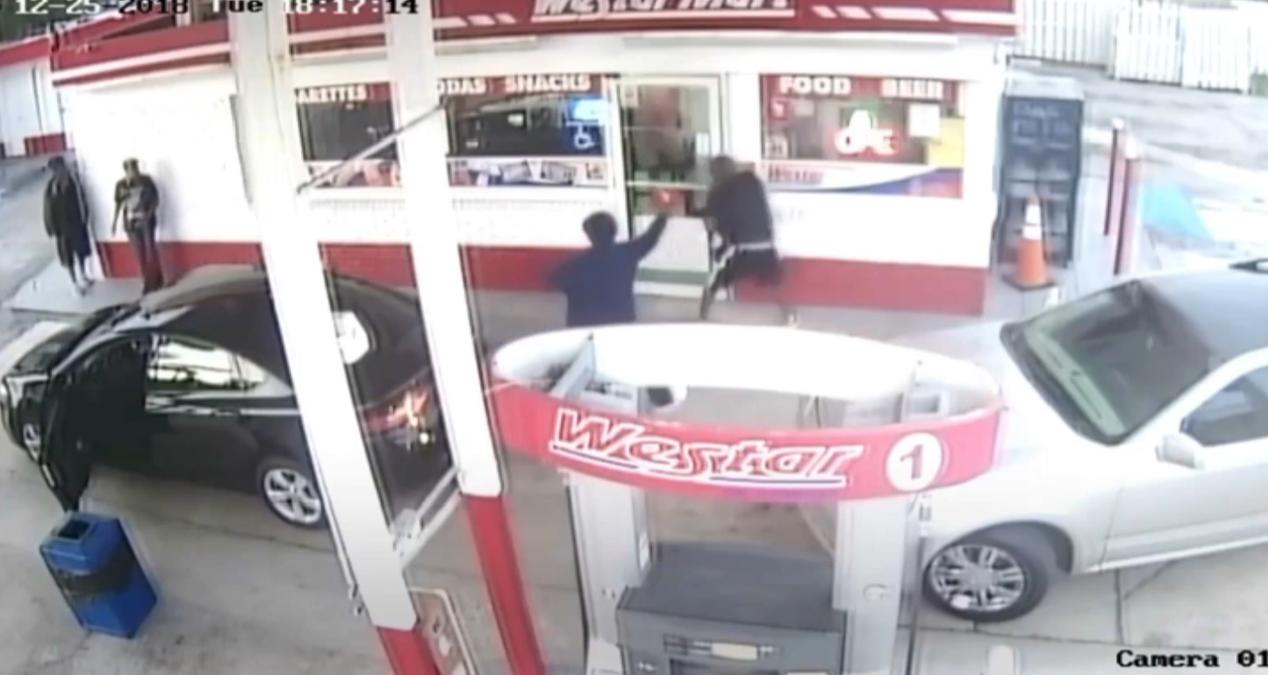 Difunden video de vigilancia que muestra el asesinato en gasolinera de Fort Lauderdale
