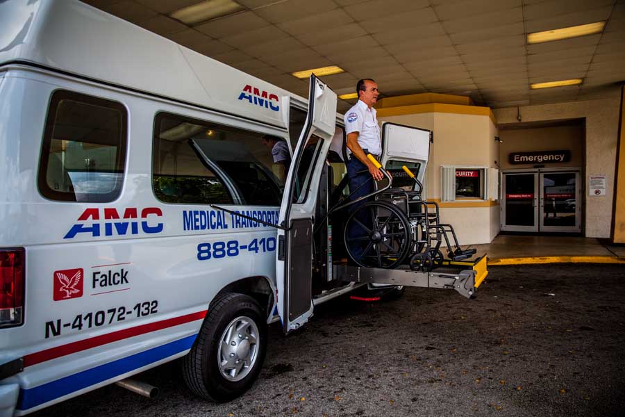 Hombre apuñaló a su compañero de AMC Medical Transportation durante jornada laboral