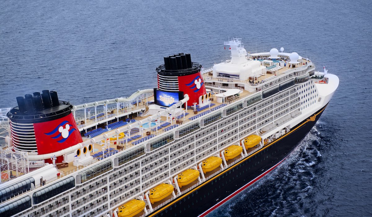 Acusan a gerente de Disney Cruise Line por discriminar a empleado por su sexo y edad