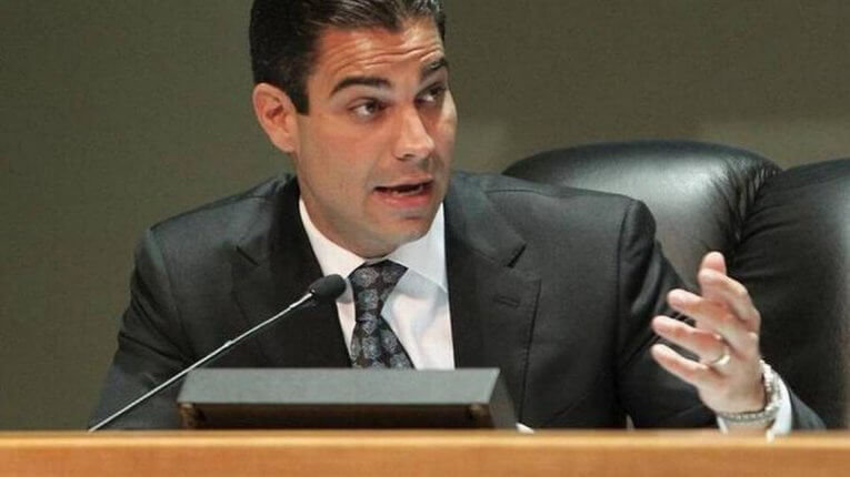 Alcalde Francis Suárez decreta toque de queda en Miami a partir del martes en la noche por el COVID-19