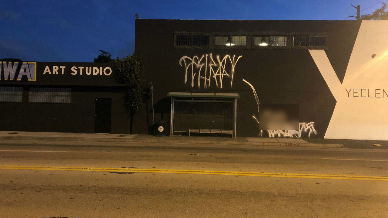 Términos de odio fueron pintados con spray fuera de la galería Little Haiti de Miami