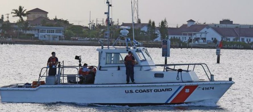Barco con 33 haitianos fue interceptado por la Guardia Costera vía a Florida