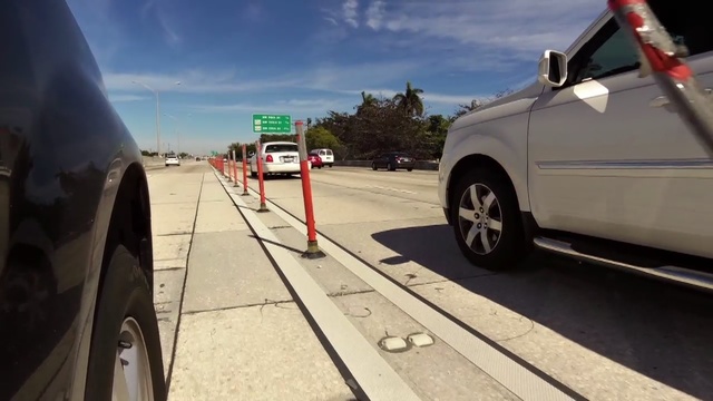 Graban a un conductor ebrio cuando transitaba por la I-95 sin dos neumáticos (Video)