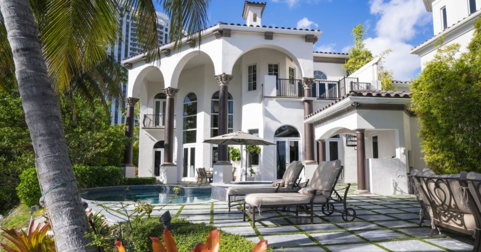 Después de renovación de $ 2.5 millones, DJ Khaled vende mansión en Miami