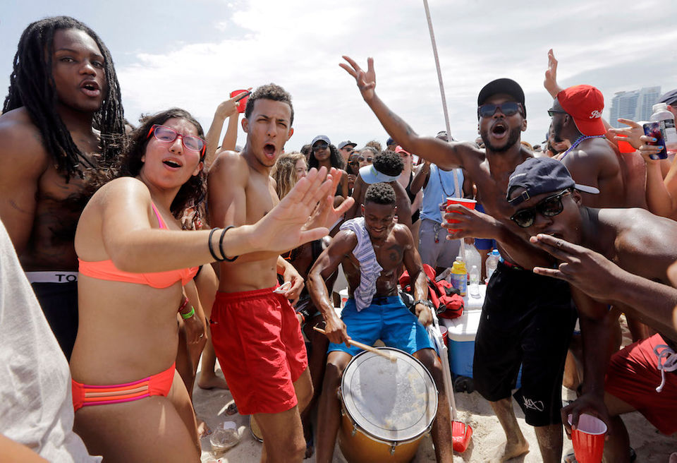 Miami Beach restringirá venta de alcohol durante las vacaciones de primavera