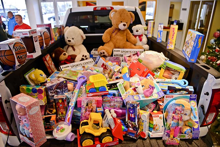 Roban juguetes de la campaña “Toys for Tots” en un concesionario de Ocala