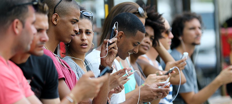 Cuba permitirá acceso completo a Internet móvil desde el jueves