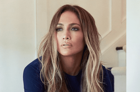 Critican a Jennifer Lopez por retocar su foto con Photoshop