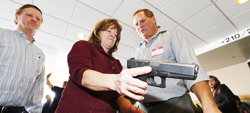 Comisión de Parkland recomienda armar a educadores en las escuelas