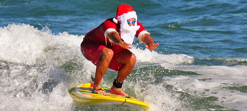 Tradición de Surfing Santas recibe a temporadistas en Cocoa Beach