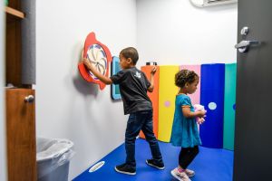 El Hard Rock Stadium junto con la Fundación Dan Marino crearon salas sensoriales para niños con autismo