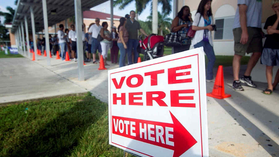 Largas filas en primer día de votación anticipada en sur de Florida
