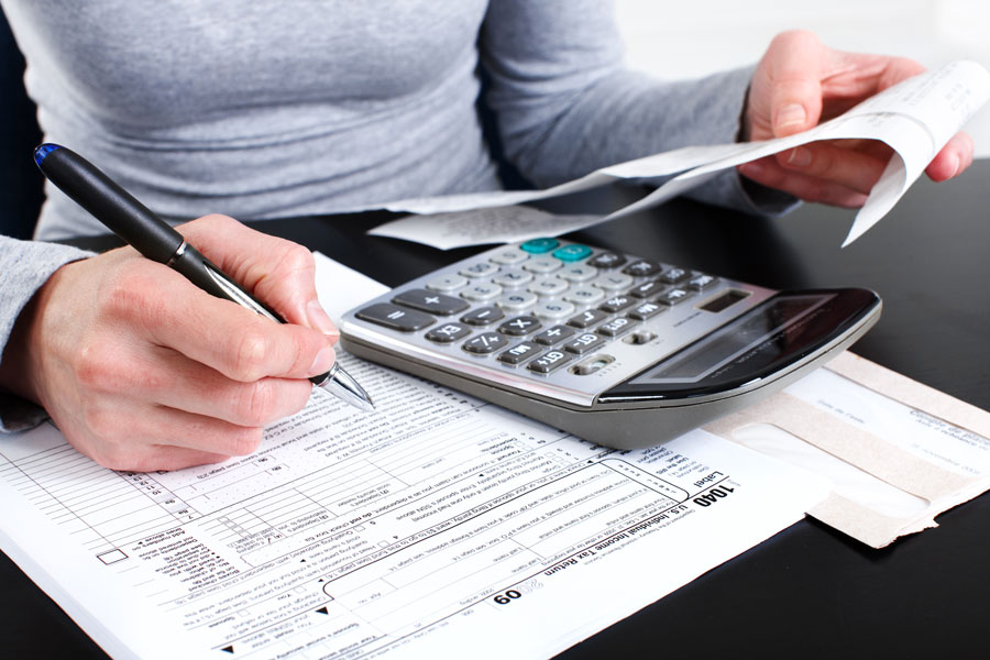 IRS: Apresurarse a presentar la declaración de impuestos puede generar errores, use e-file y solicite una prórroga