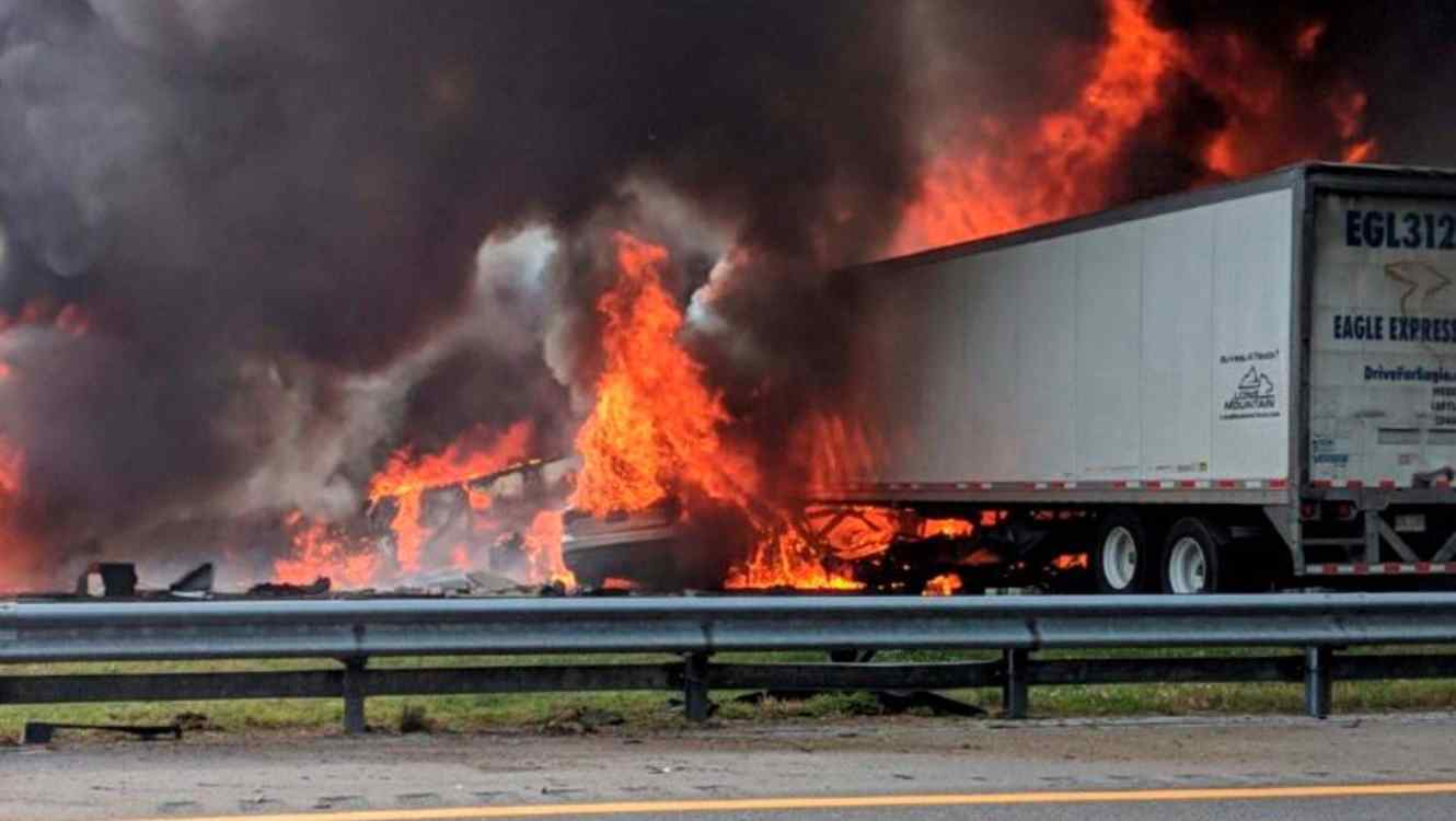 Increíble incendio provocado por accidente de tránsito dejó siete muertos en Florida. Tienes que verlo
