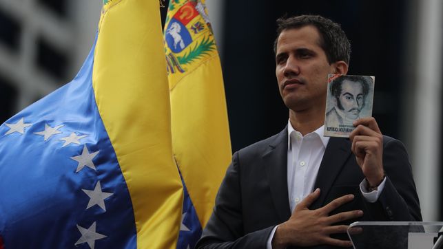 Guaidó insiste en que apoyo militar es determinante para salir del régimen de Maduro