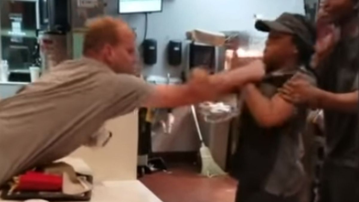 Trabajadores de McDonald’s atacan a clientes, tras video viral en San Petersburgo