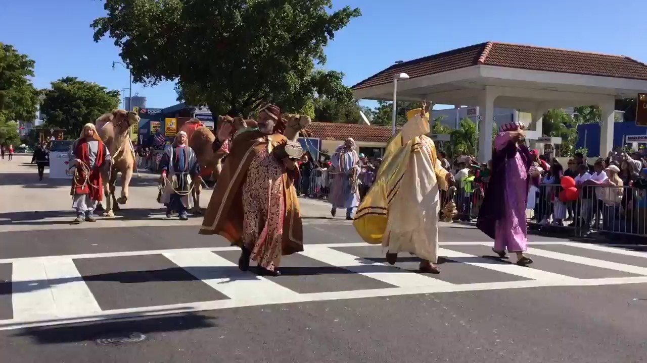 Desfile de los Tres Reyes Magos llenó de color y alegría la calle ocho de Miami