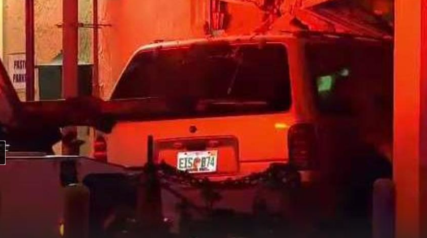 Camioneta chocó contra iglesia bautista Estrella de Belén en Hialeah
