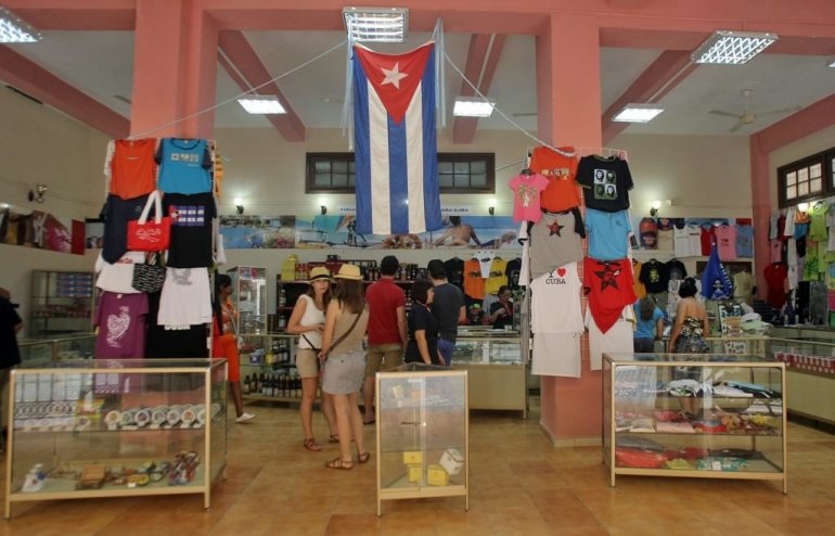 Cuba eliminó restricción de tomar fotografías dentro de las tiendas estatales