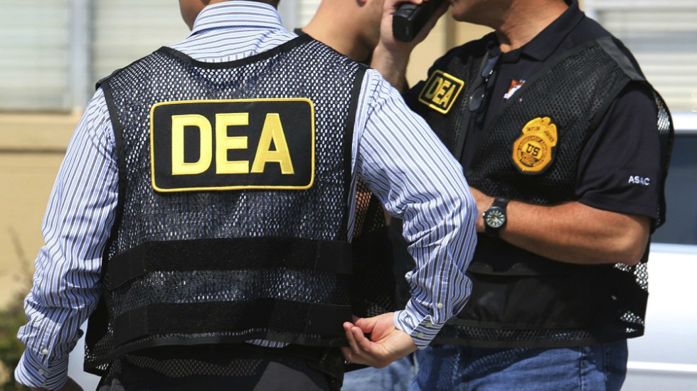 Agente de la DEA admitió haber conspirado con un cártel de drogas