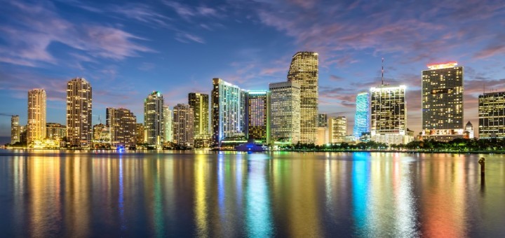 Aumentan ventas de mansiones: bajos impuestos y sol atraen compradores a Florida