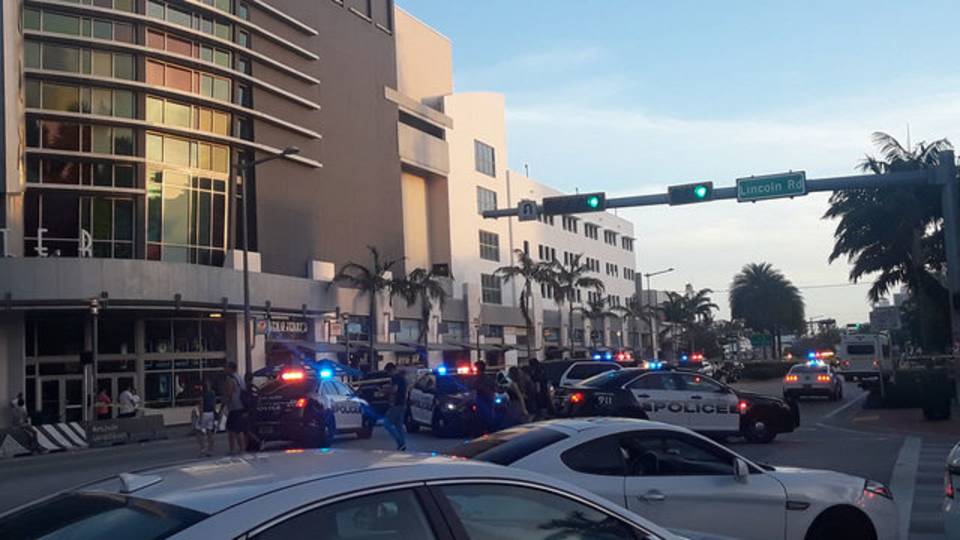 Mujer que viajaba en motocicleta muere atropellada en South Beach