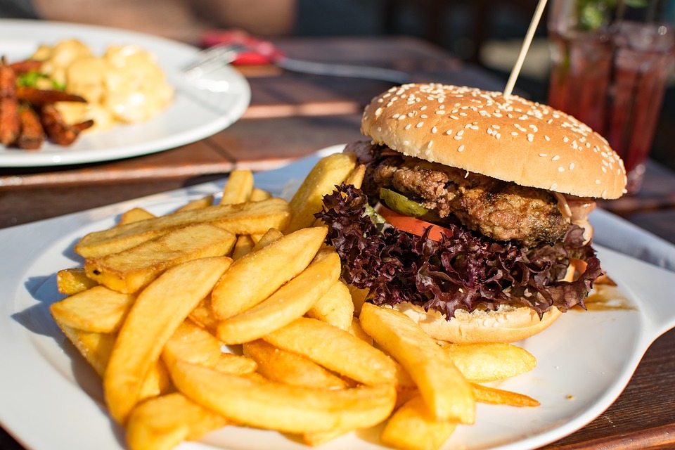 Estudio de New York Times revela que alimentos de EEUU son menos seguros que en Europa