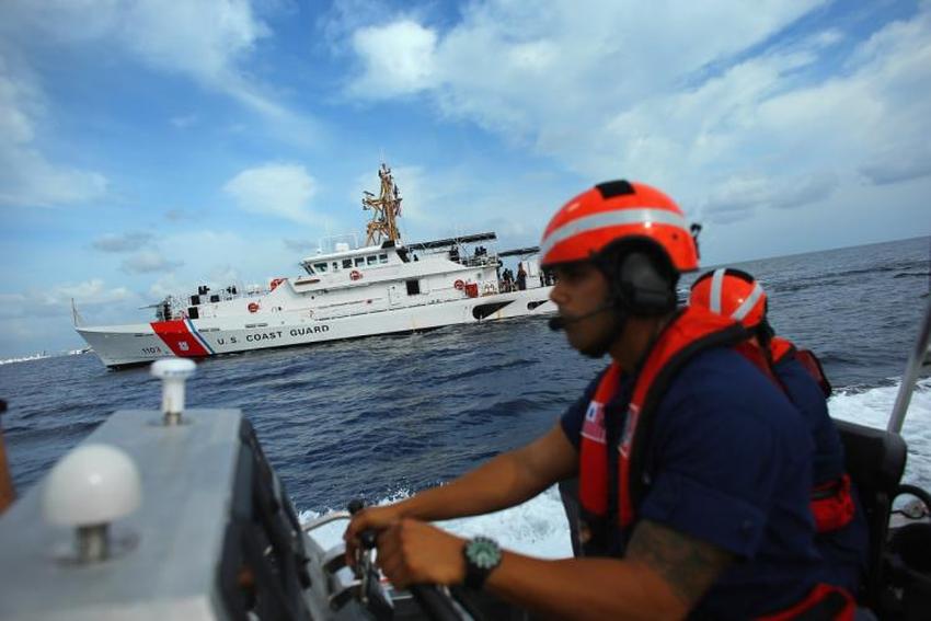 Guardia Costera detuvo dos embarcaciones ilegales en Miami