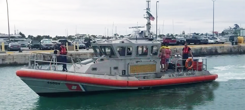 Guardia Costera rescata a 3 náufragos en los Cayos de Florida