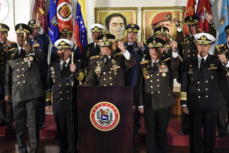 Maduro mantiene a sus ‘mejores’ militares en sus filas con negocios de drogas