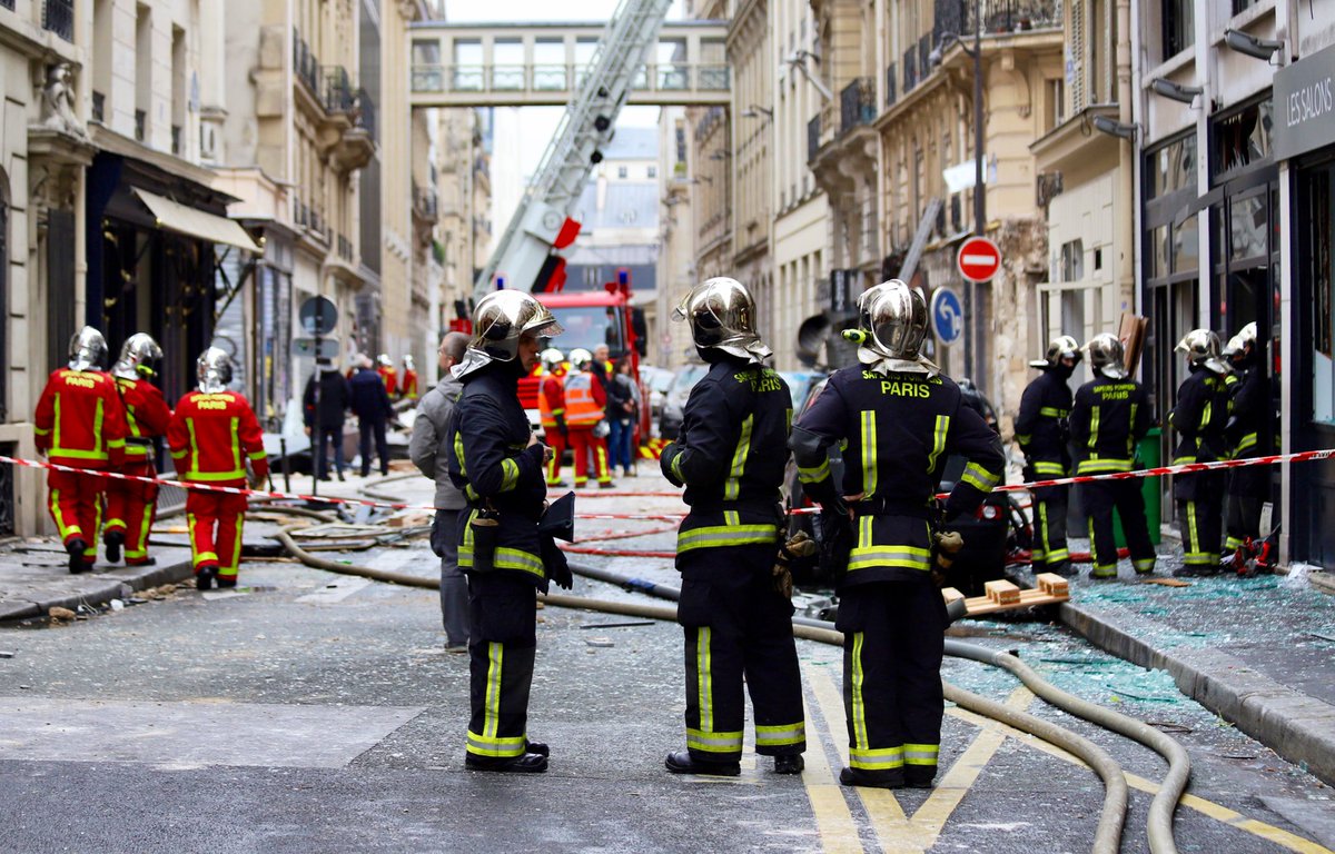 Fuerte explosión en París deja un saldo de dos bomberos fallecidos