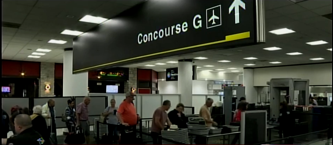 Viajeros frustrados por cierre de terminal del Aeropuerto Internacional de Miami