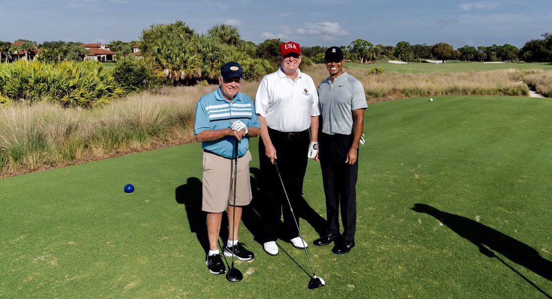Donald Trump jugó golf este fin de semana en su campo de Florida