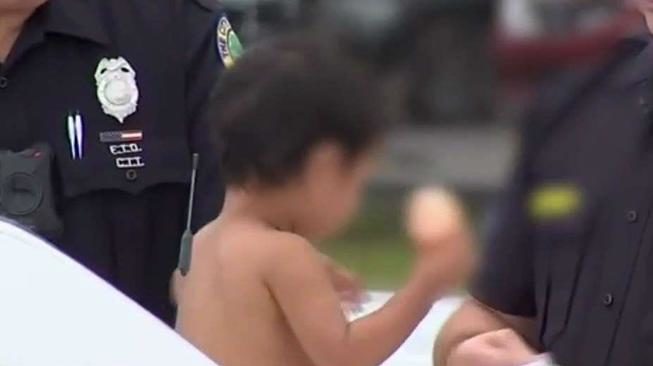 Policías salvaron de morir asfixiado a un bebé en Florida