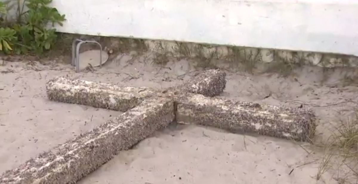 ¿Resuelto misterio detrás de la cruz que apareció en playa de Florida?